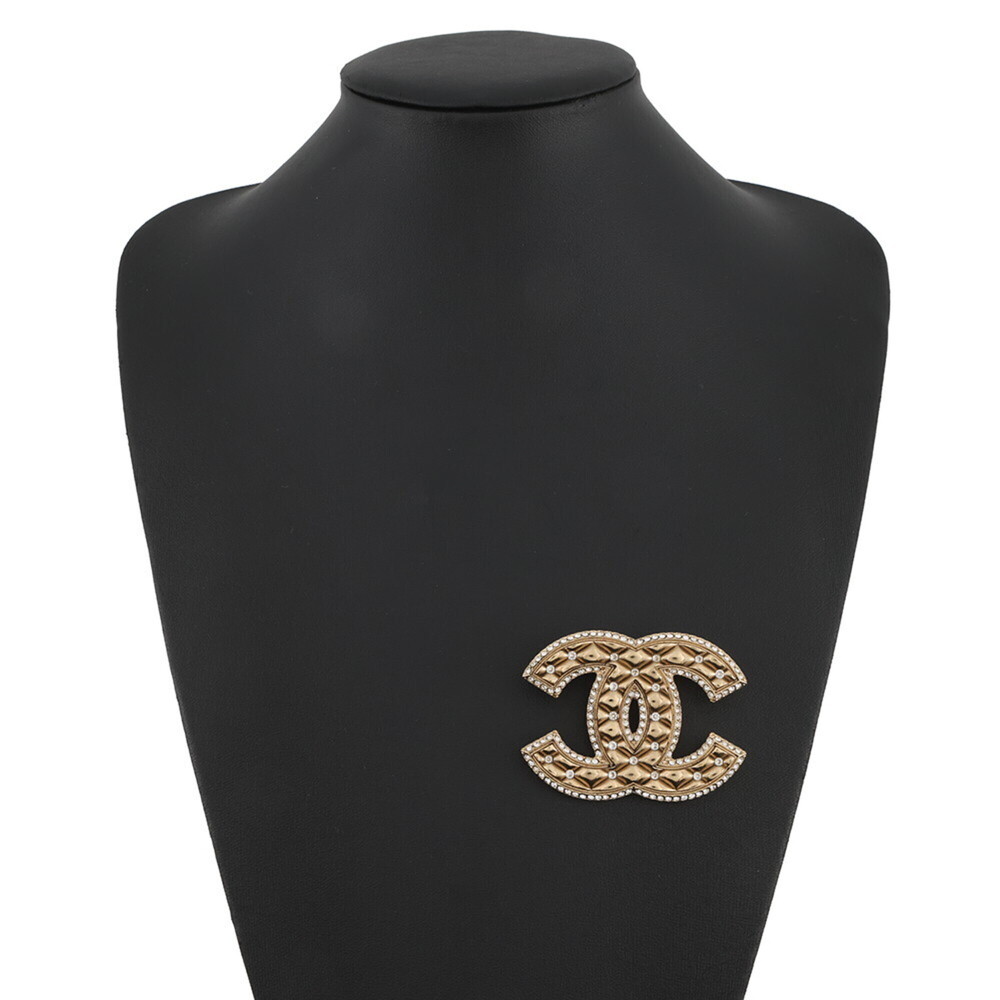 CHANEL Authentic Gold Logo Brooch - Picture 4 of 10